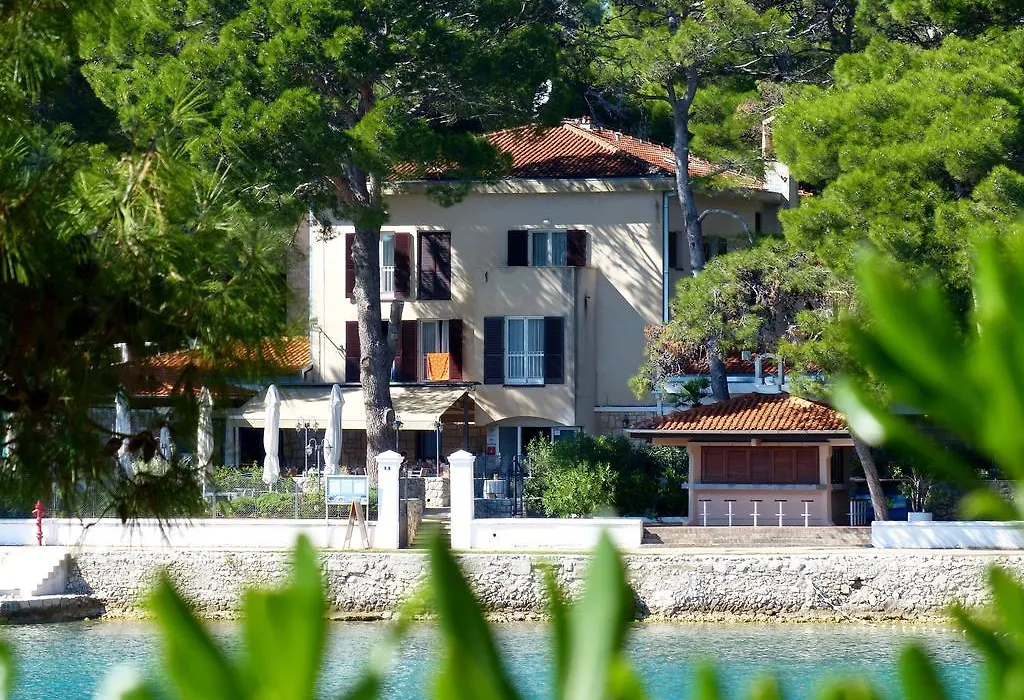Diana B&B-1